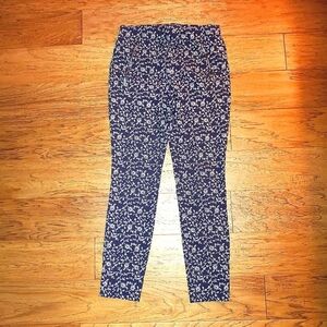 Adrienne Vittadini pull on pant. Navy and white, Size 6